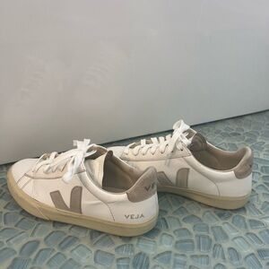 Veja Women’s Cream and Tan Casual Sneakers Size 9